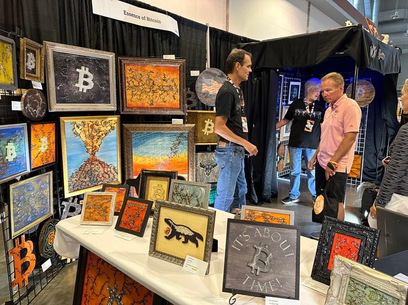 Bitcoin Nashville Conference in Pictures: Orange Athena, Pink Suits, Polymarket Swag, Trump's Song