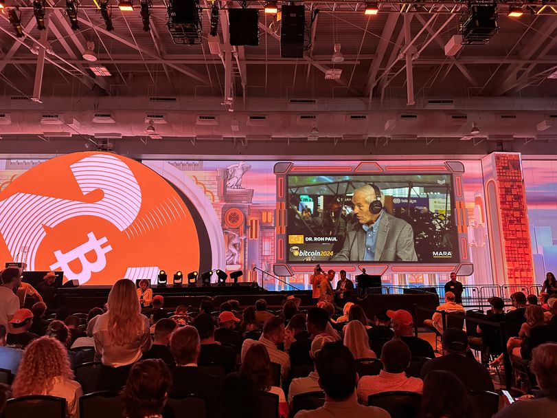 Bitcoin Nashville Conference in Pictures: Orange Athena, Pink Suits, Polymarket Swag, Trump's Song