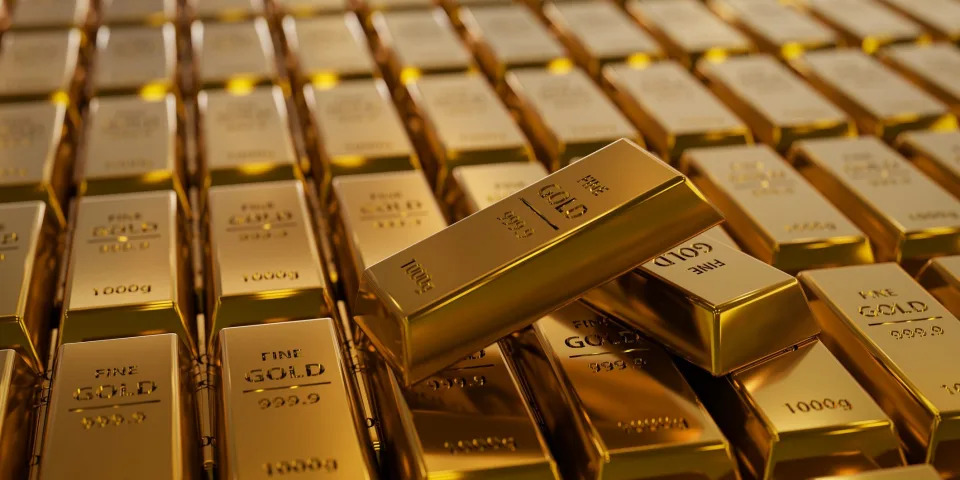 Gold is outperforming tech stocks this year, and investors should keep buying, BofA says