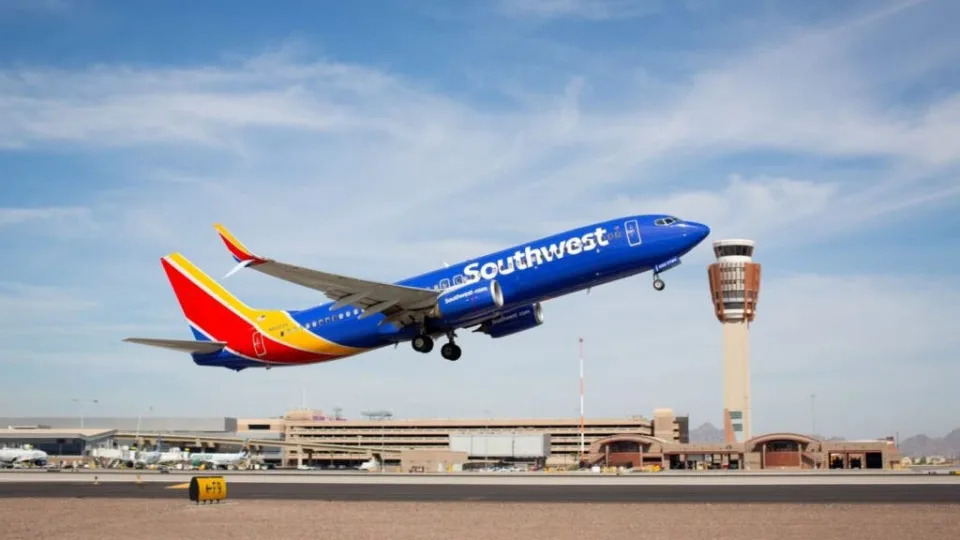 Southwest Airlines Lifts Q4 Guidance, Launches $750 Million Stock Buyback