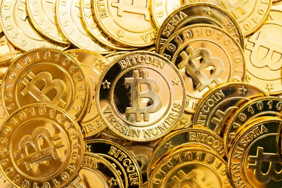 4 Brilliant Reasons Why Apple Should Buy Bitcoin