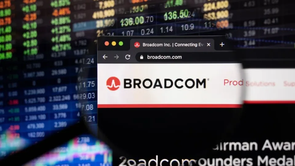 How To Earn $500 A Month From Broadcom Stock Ahead Of Q4 Earnings