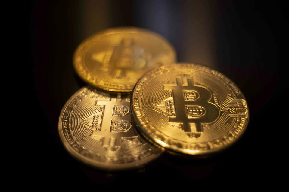 Bitcoin Tumbles As Positive Job Market Numbers Dim Hopes for Rate Cuts